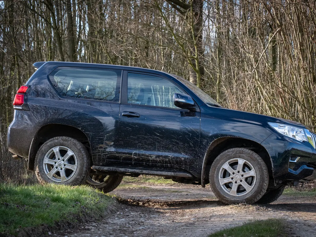Toyota Land Cruiser Prado 150 Series Рестайлинг 2 Внедорожник 3 дв. — фото 2