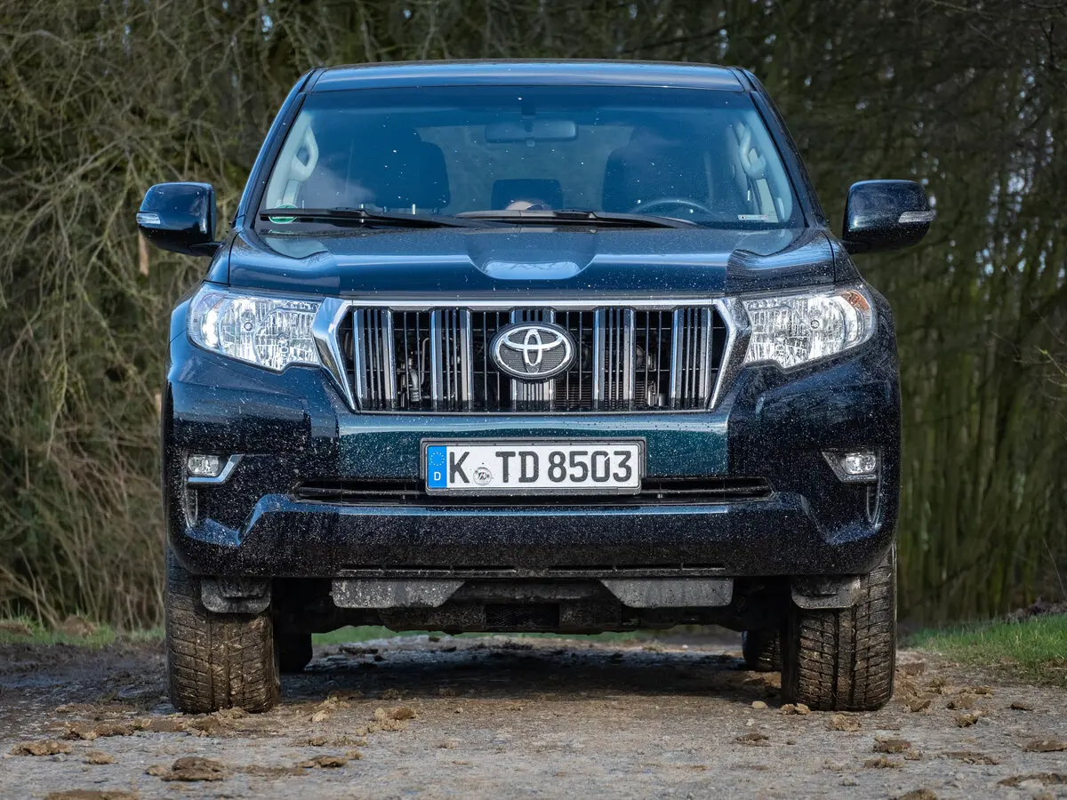 Toyota Land Cruiser Prado 150 Series Рестайлинг 2 Внедорожник 3 дв. — фото 3