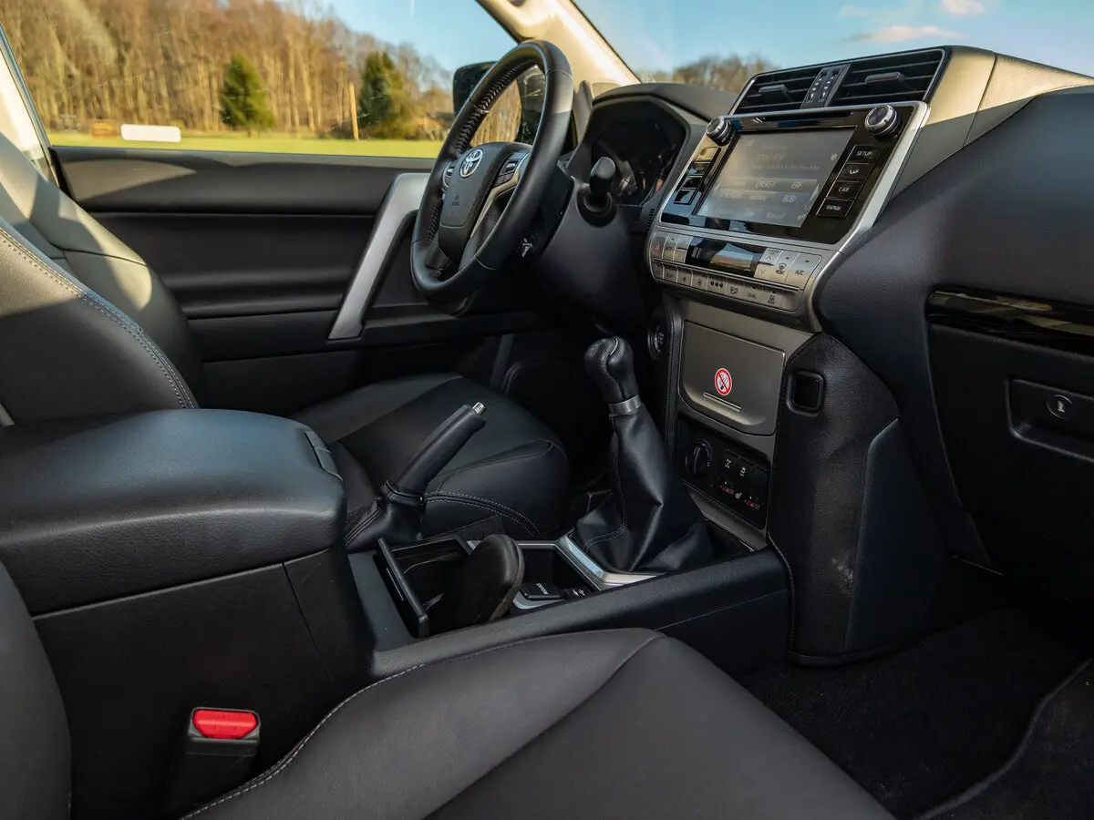 Toyota Land Cruiser Prado 150 Series Рестайлинг 2 Внедорожник 3 дв. — фото 6