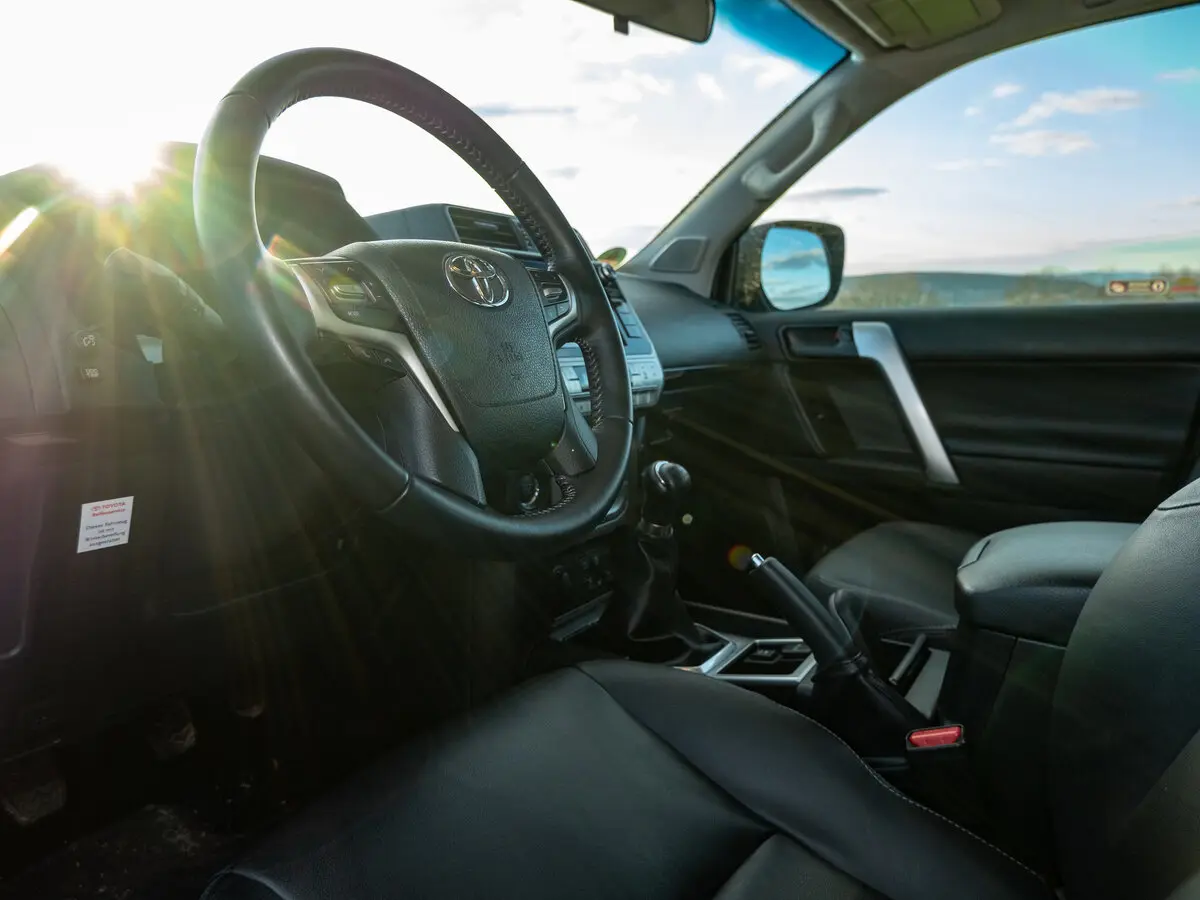 Toyota Land Cruiser Prado 150 Series Рестайлинг 2 Внедорожник 3 дв. — фото 7