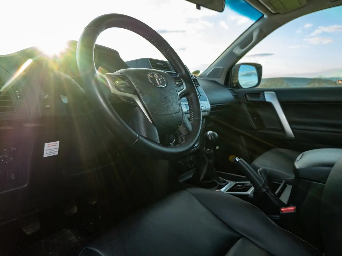 Toyota Land Cruiser Prado 150 Series Рестайлинг 3 Внедорожник 3 дв. — фото 4