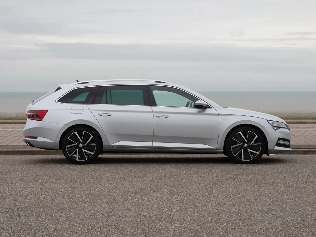 Skoda Superb III Рестайлинг Универсал 5 дв. — сүрөт 2