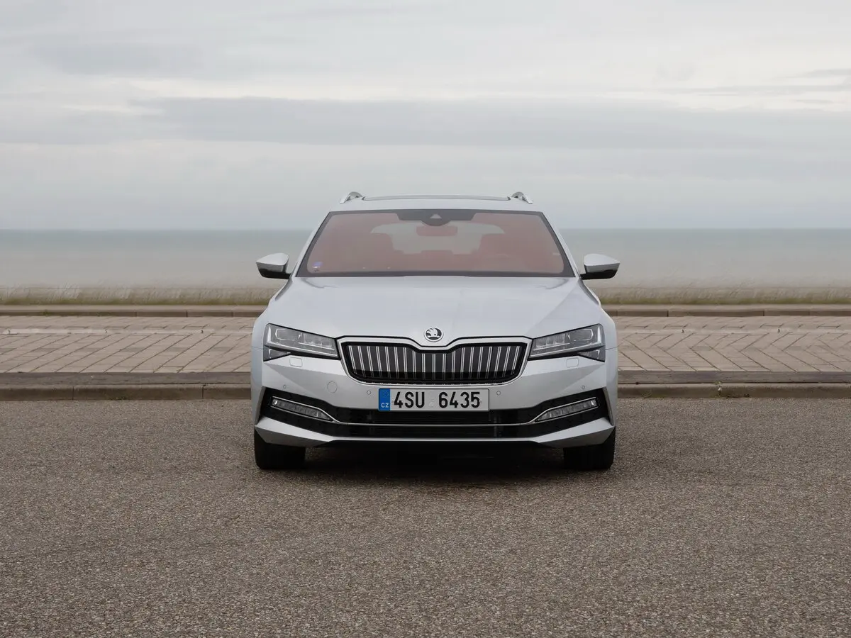 Skoda Superb III Рестайлинг Универсал 5 дв. — сүрөт 3