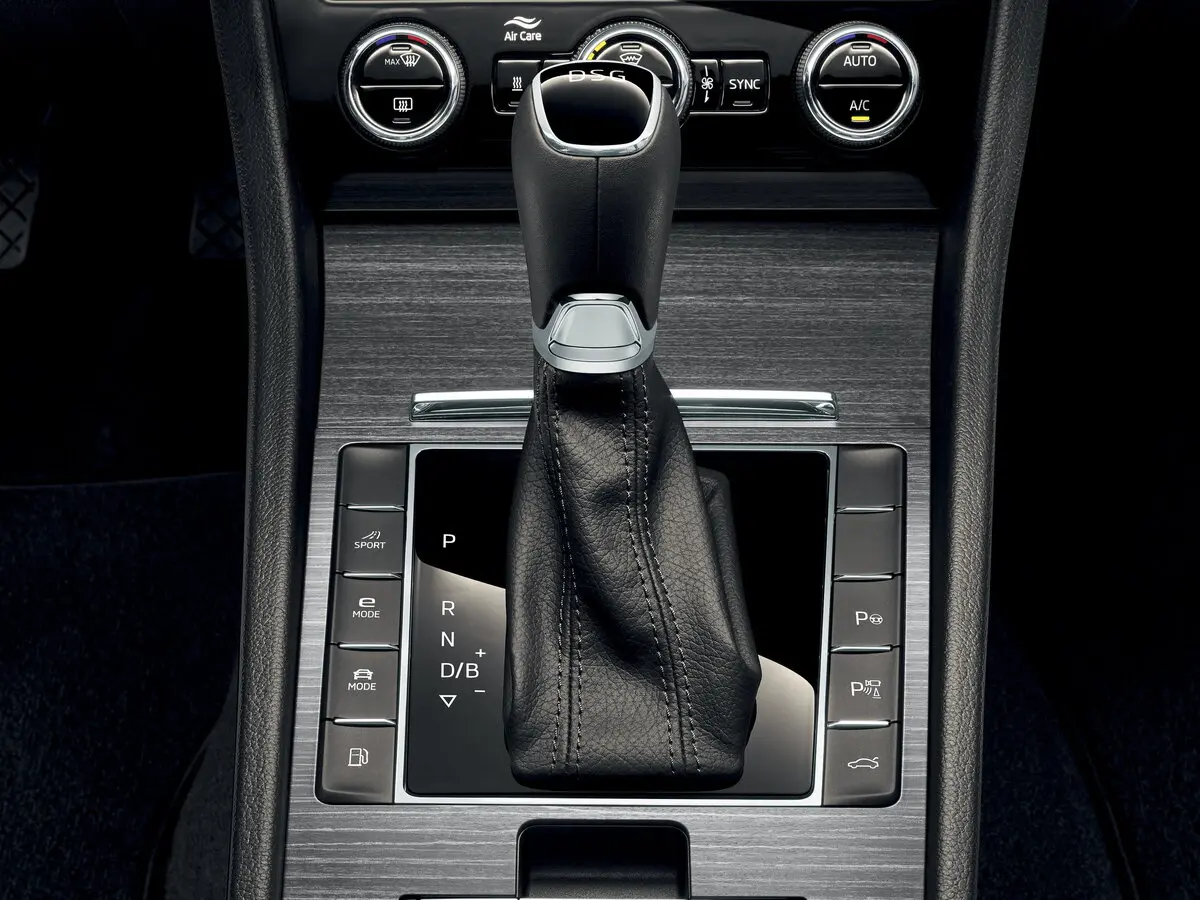Skoda Superb III Рестайлинг Универсал 5 дв. — сүрөт 12