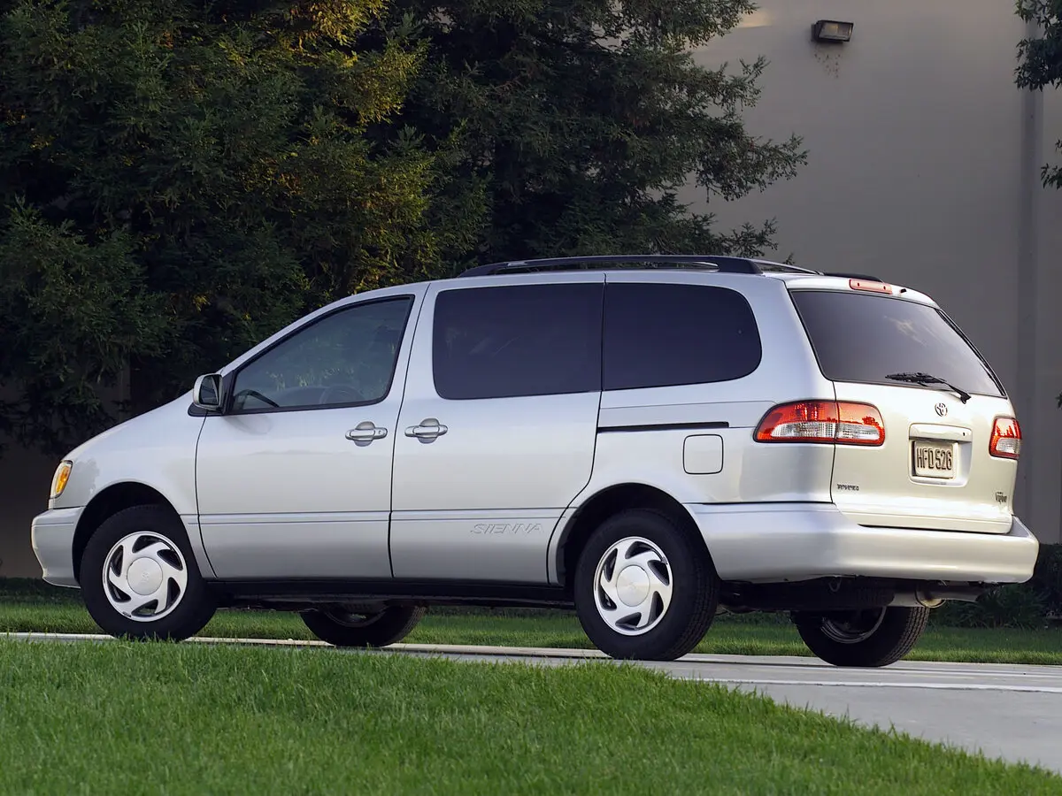 Toyota Sienna I Рестайлинг Минивэн — фото 2