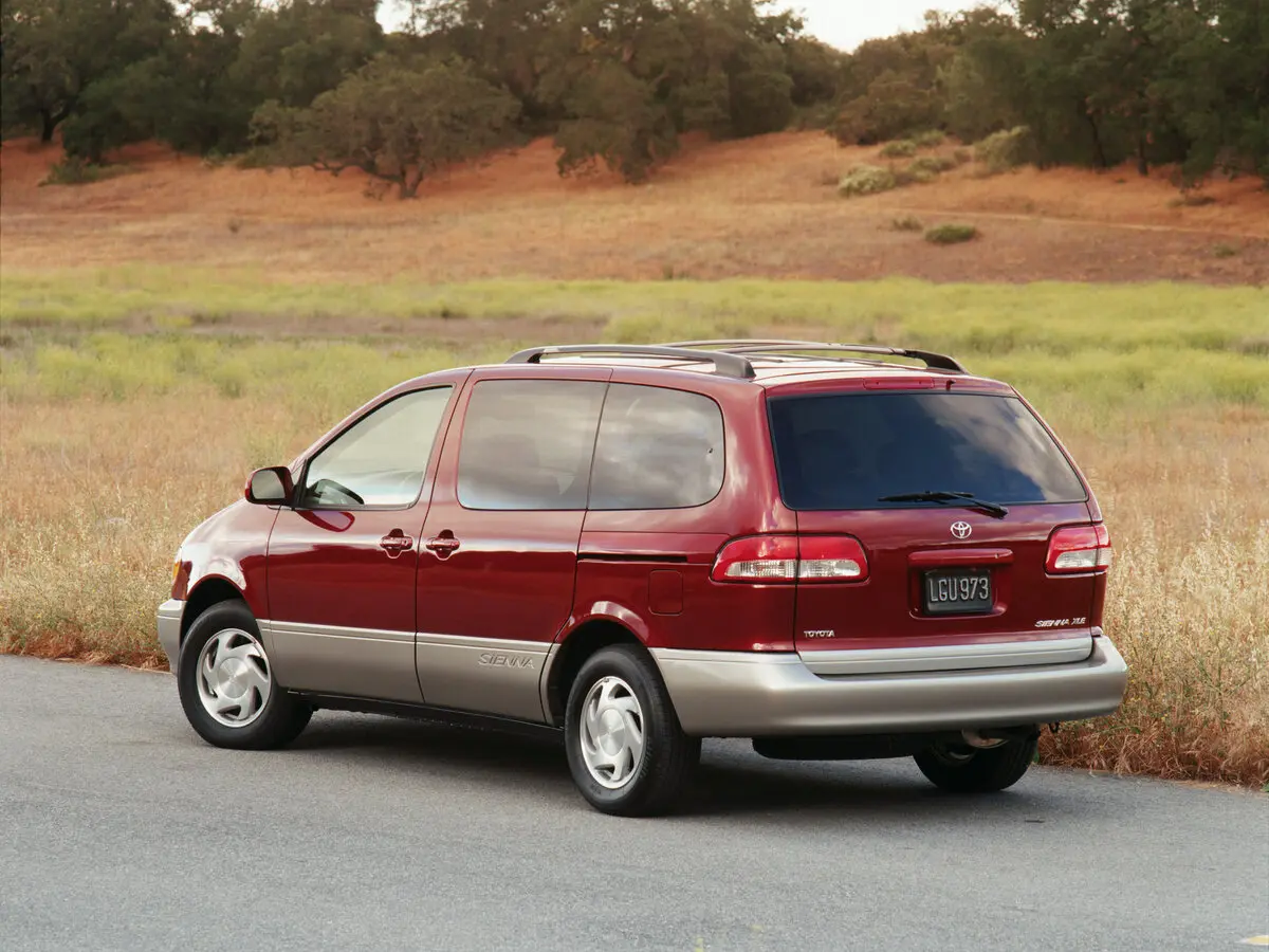 Toyota Sienna I Рестайлинг Минивэн — фото 4