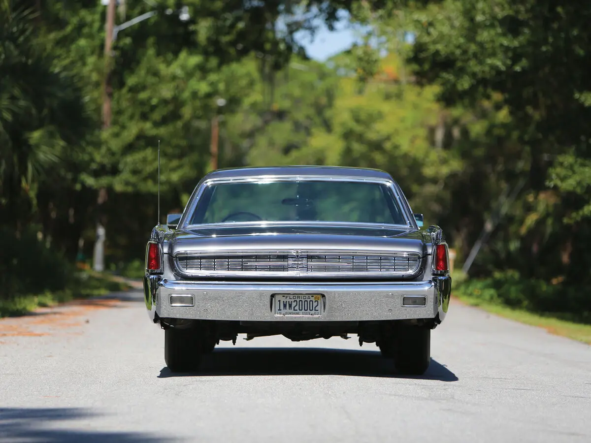 Lincoln Continental IV Седан — сүрөт 4