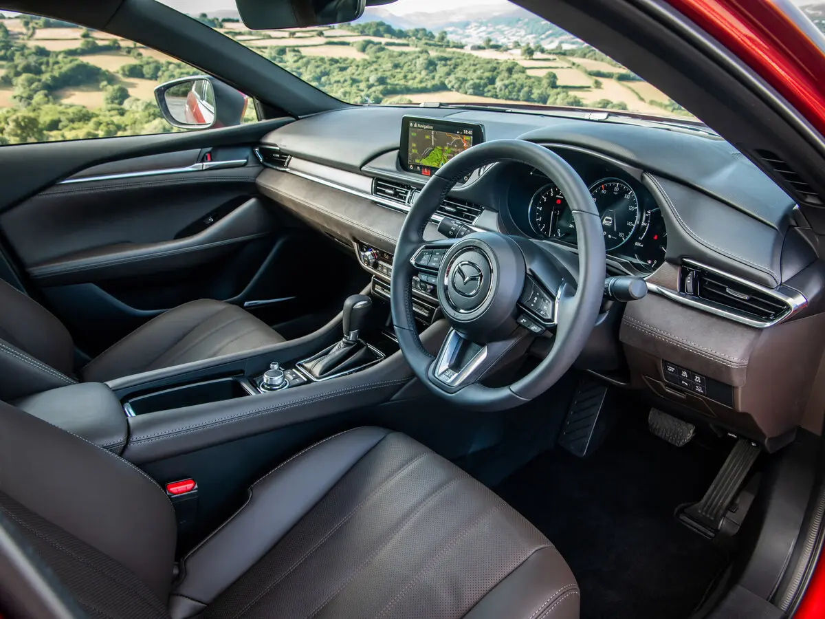 Mazda Atenza III Рестайлинг 2 Седан — сүрөт 6