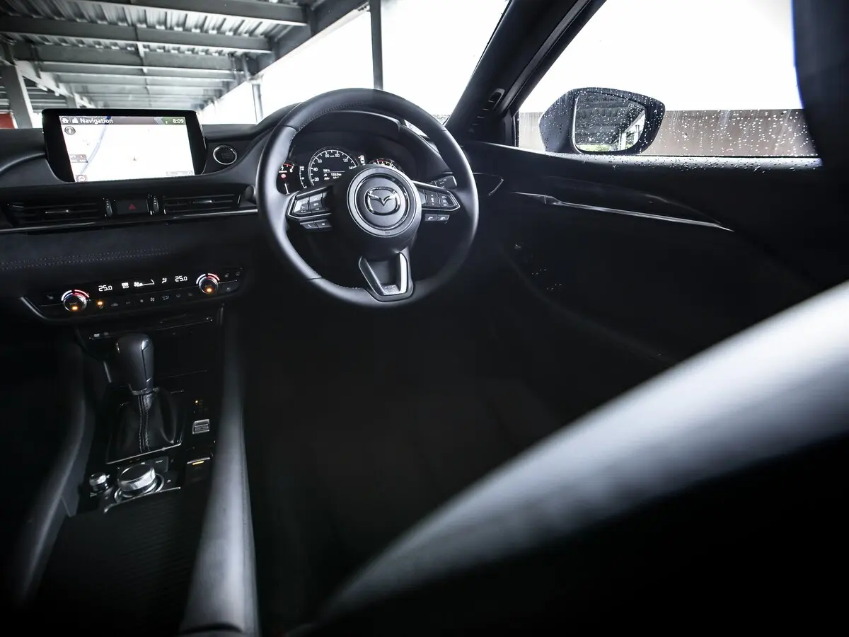 Mazda Atenza III Рестайлинг 2 Седан — сүрөт 8