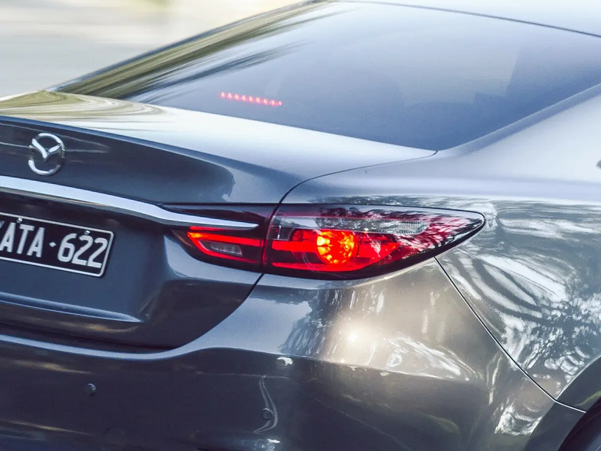 Mazda Atenza III Рестайлинг 2 Седан — сүрөт 13