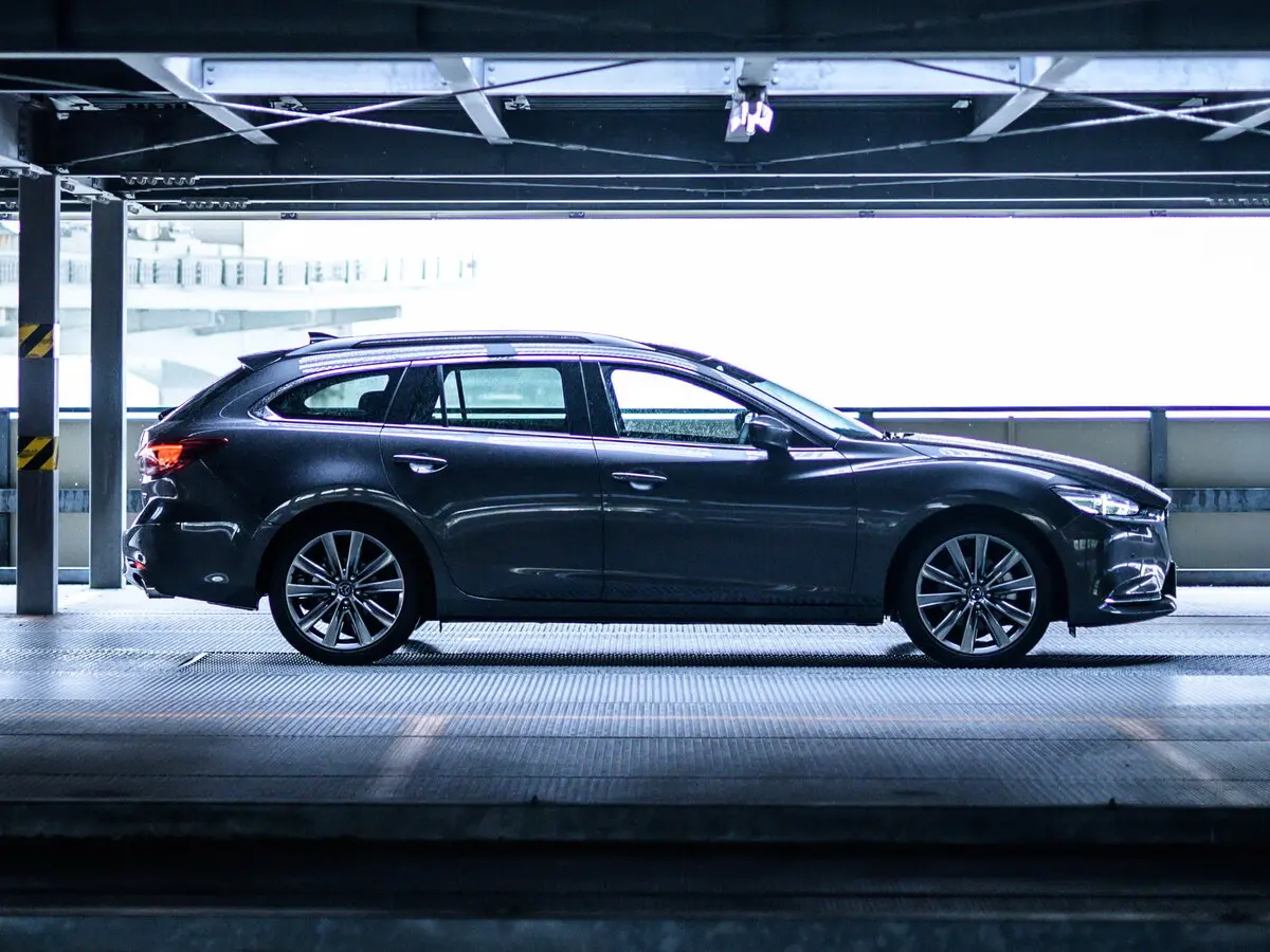 Mazda Atenza III Рестайлинг 2 Универсал 5 дв. — сүрөт 2