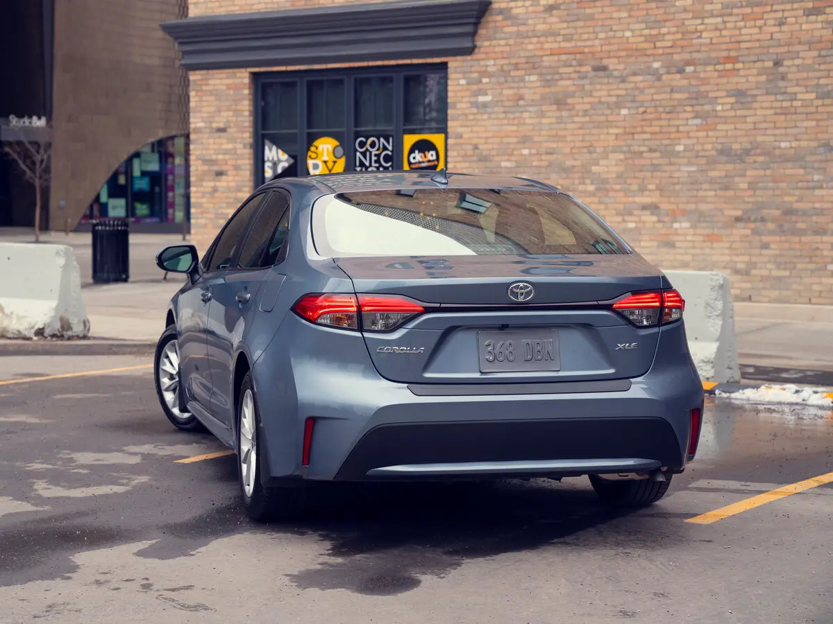 Toyota Corolla XII (E210) Седан Sporty — фото 4