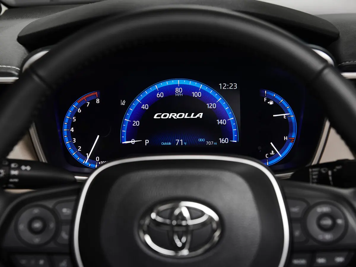 Toyota Corolla XII (E210) Седан Sporty — фото 9