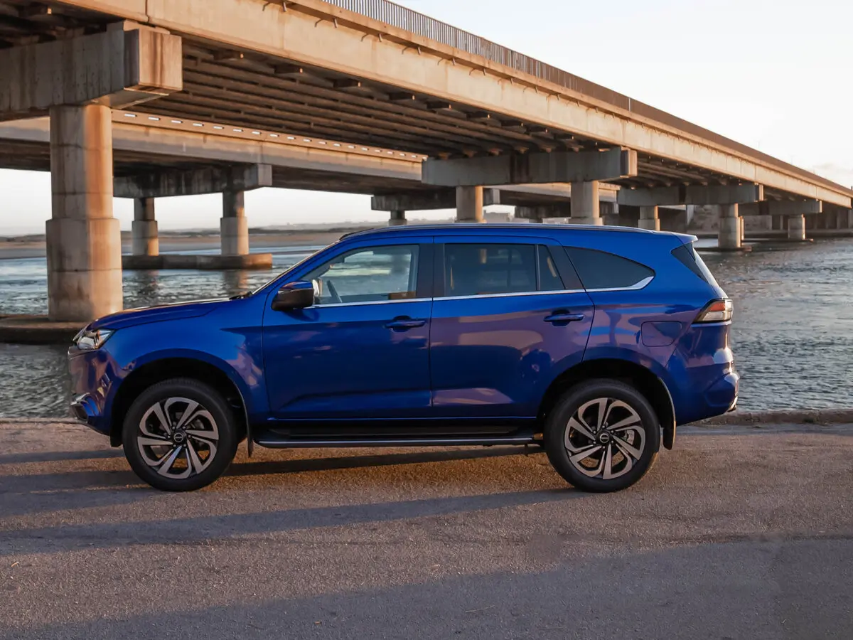Isuzu MU-X II Внедорожник 5 дв. — сүрөт 2