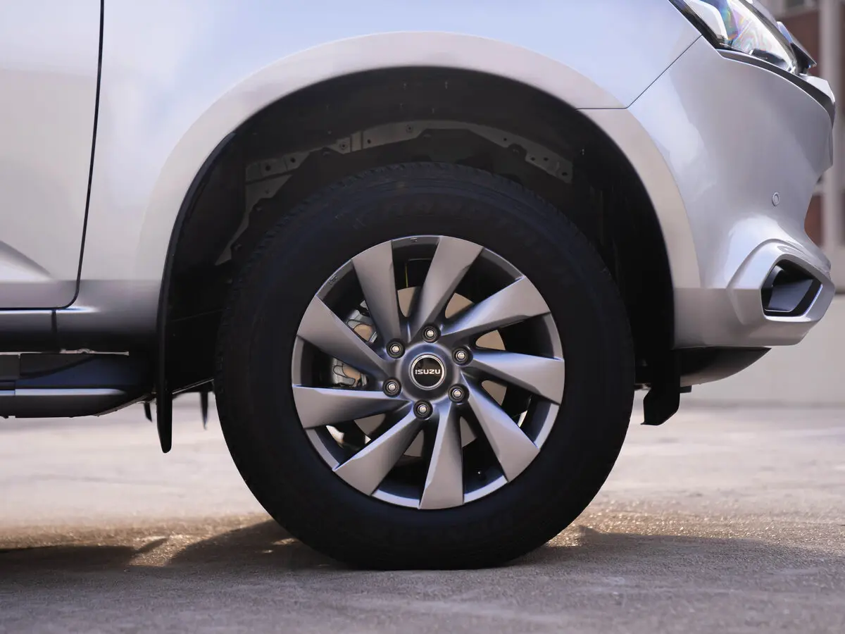 Isuzu MU-X II Внедорожник 5 дв. — сүрөт 16