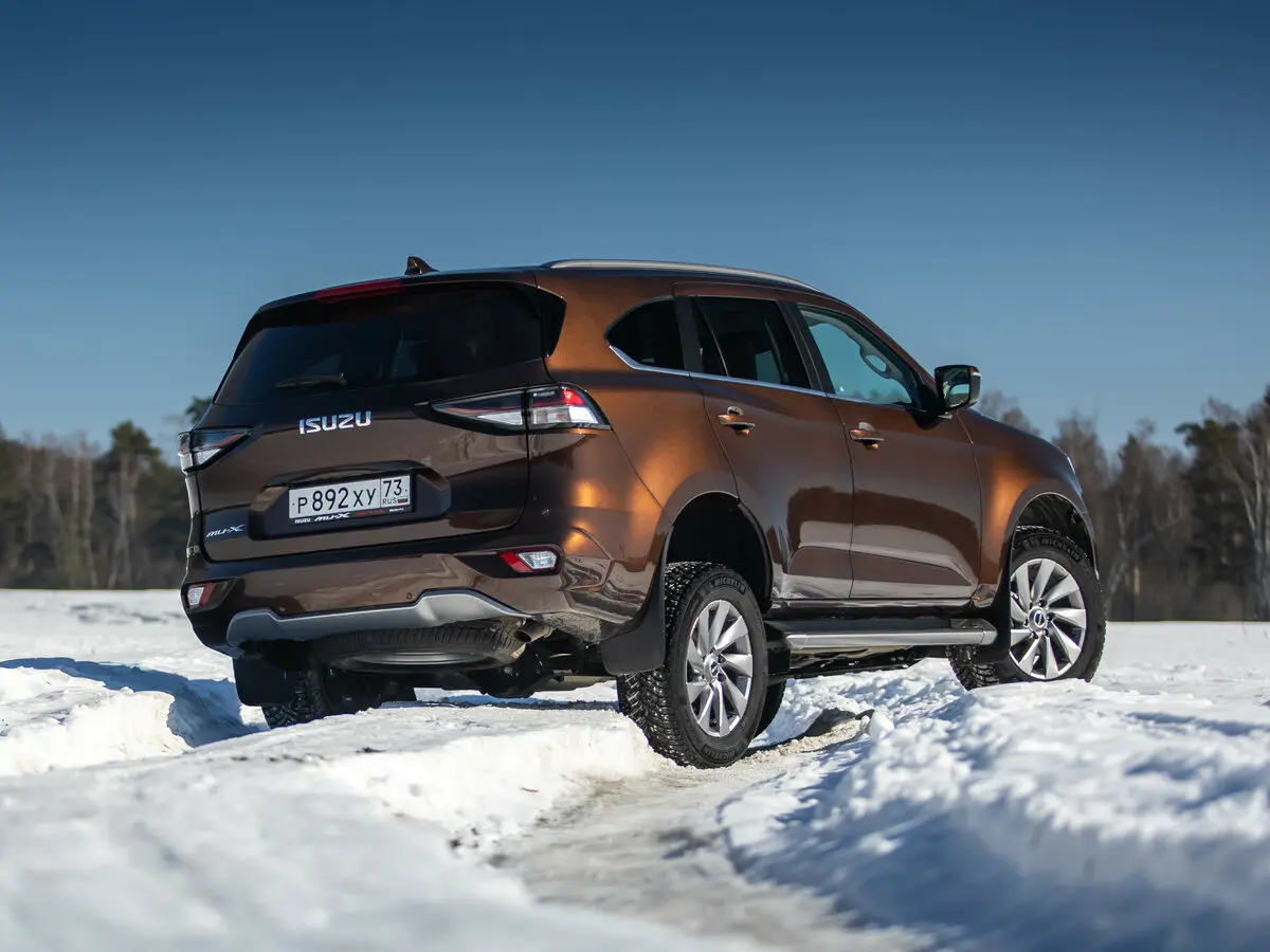 Isuzu MU-X II Внедорожник 5 дв. — сүрөт 21