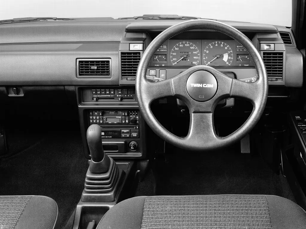 Nissan Pulsar III (N13) Хэтчбек 3 дв. — 照片 3