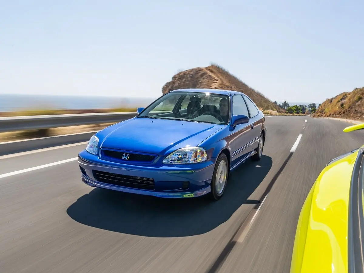 Honda Civic VI Рестайлинг Купе — фото 3