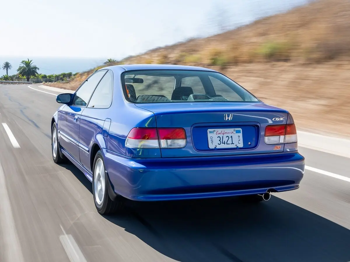 Honda Civic VI Рестайлинг Купе — фото 4