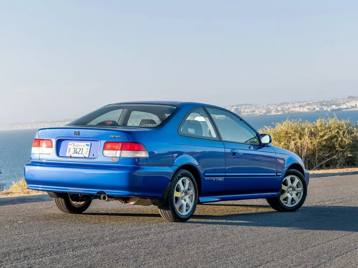 Honda Civic VI Рестайлинг Купе — фото 5