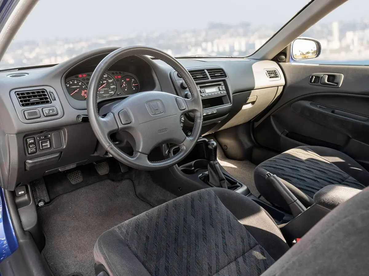 Honda Civic VI Рестайлинг Купе — фото 6