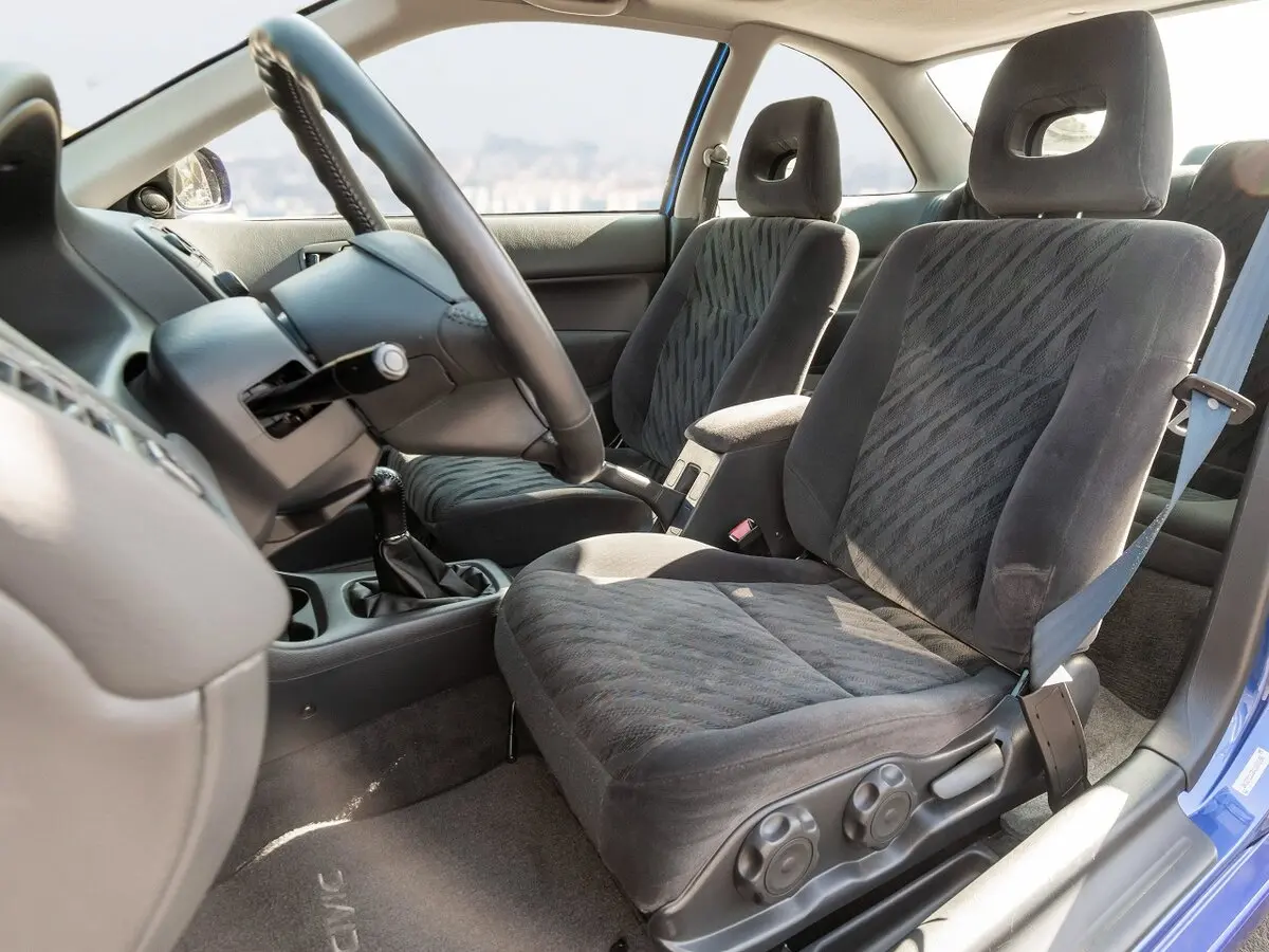 Honda Civic VI Рестайлинг Купе — фото 7