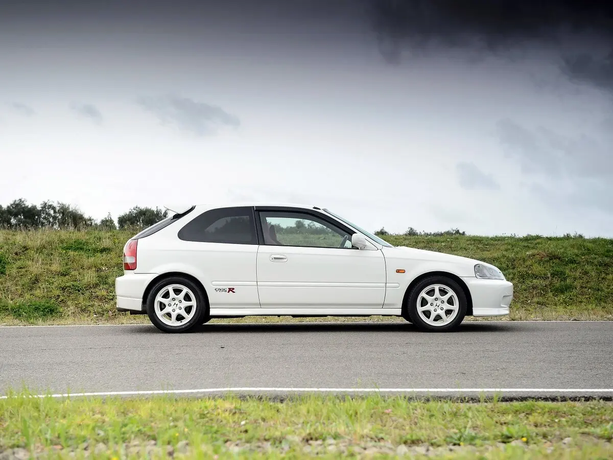 Honda Civic VI Рестайлинг Хэтчбек 3 дв. — фото 2