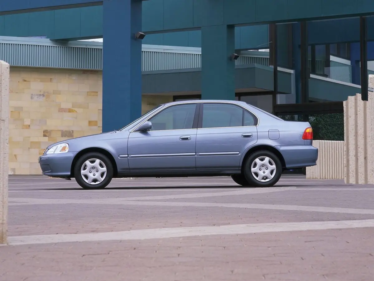 Honda Civic VI Рестайлинг Седан — фото 2