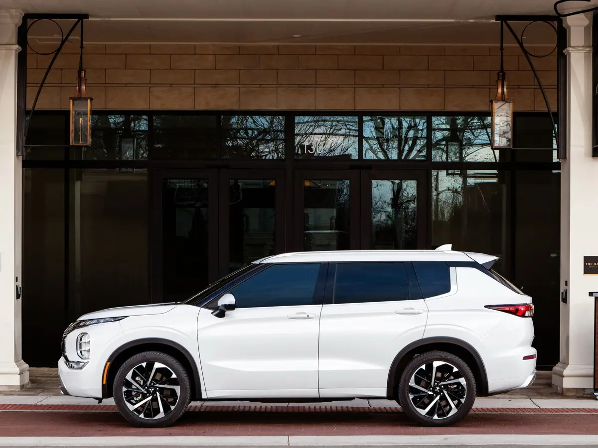 Mitsubishi Outlander IV Внедорожник 5 дв. — photo 2
