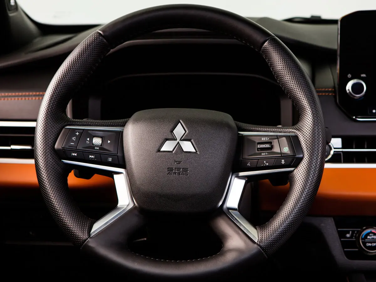 Mitsubishi Outlander IV Внедорожник 5 дв. — photo 8