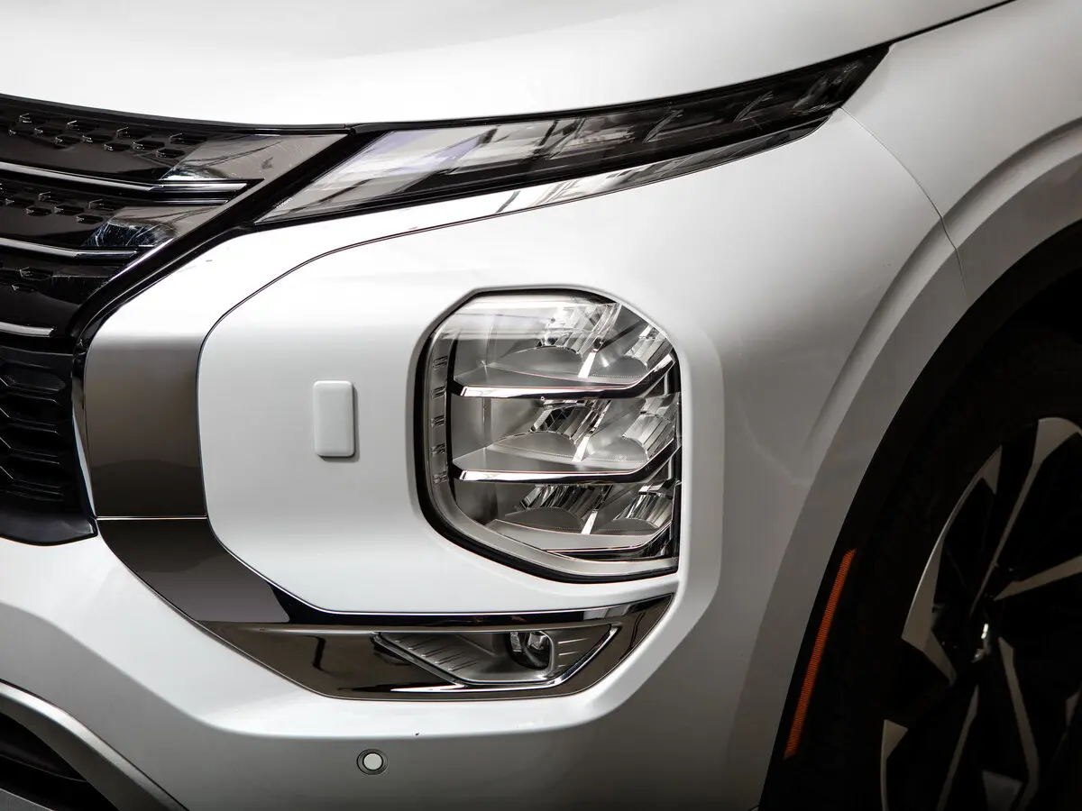 Mitsubishi Outlander IV Внедорожник 5 дв. — photo 14