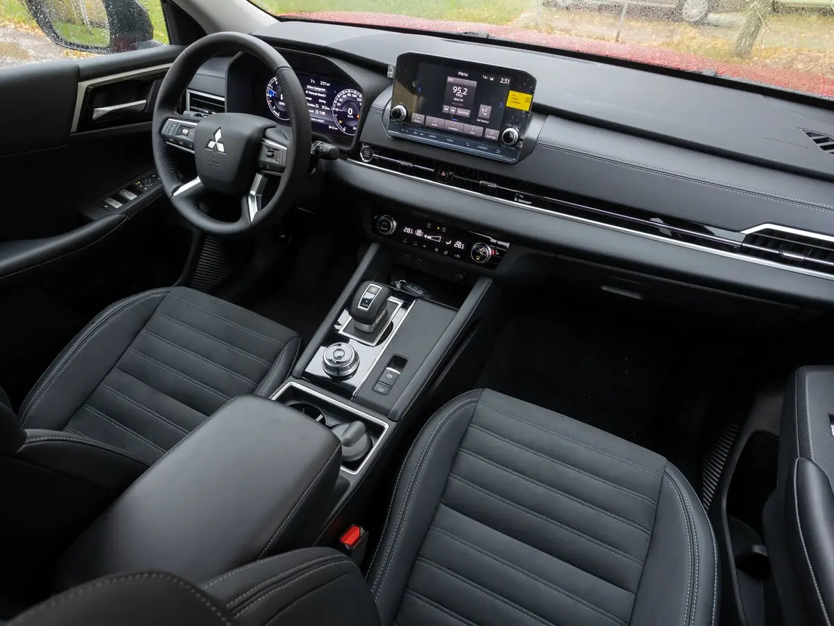 Mitsubishi Outlander IV Внедорожник 5 дв. — photo 22