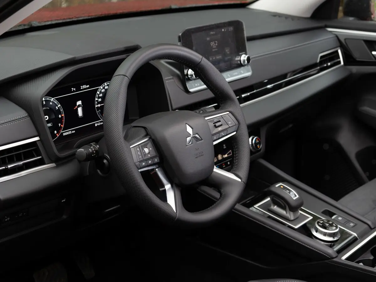 Mitsubishi Outlander IV Внедорожник 5 дв. — photo 24