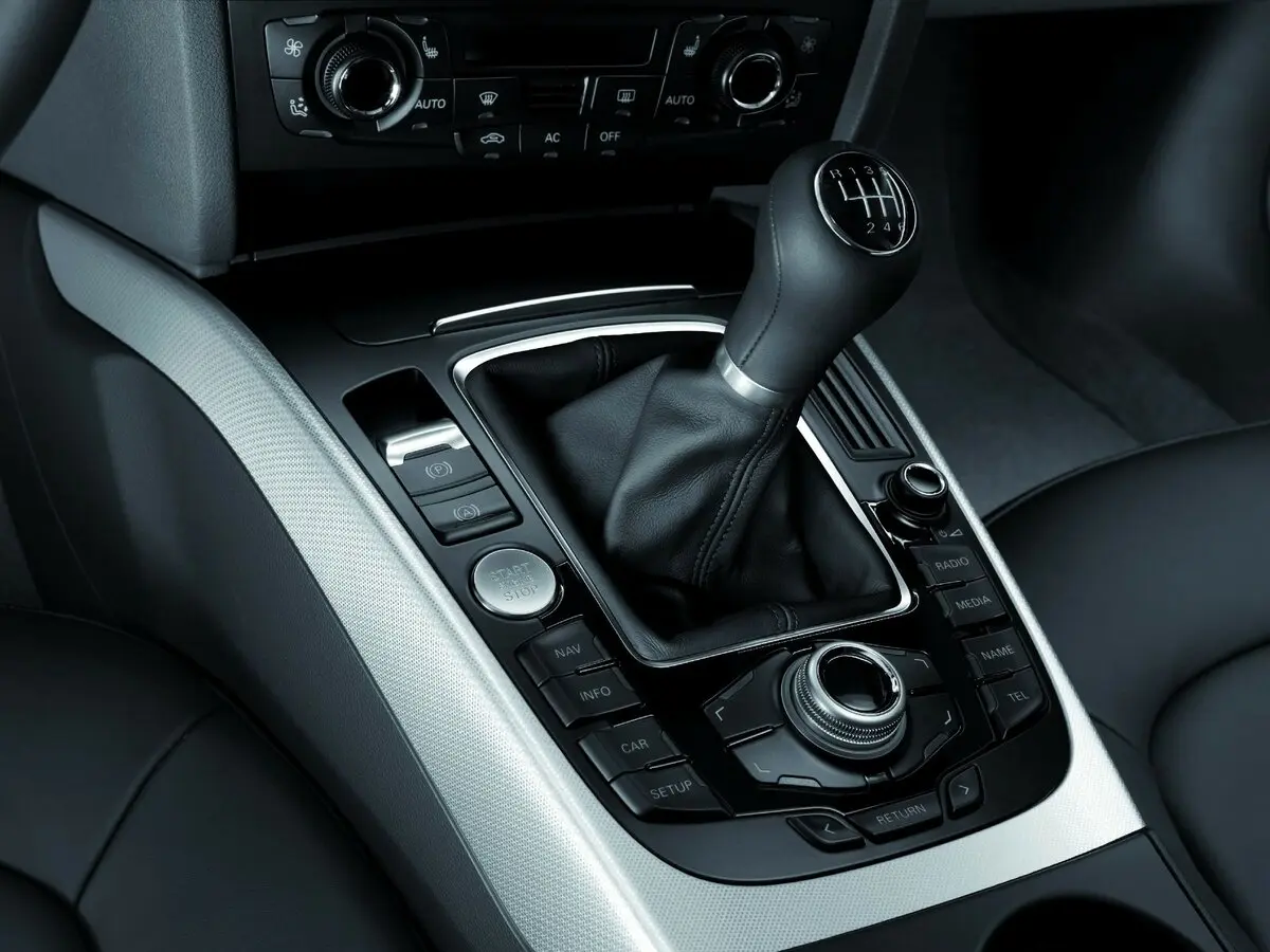 Audi A4 IV (B8) Универсал 5 дв. — 照片 11