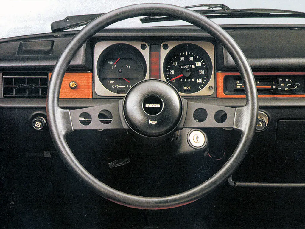 Mazda 323 I (FA) Хэтчбек 3 дв. — фото 6