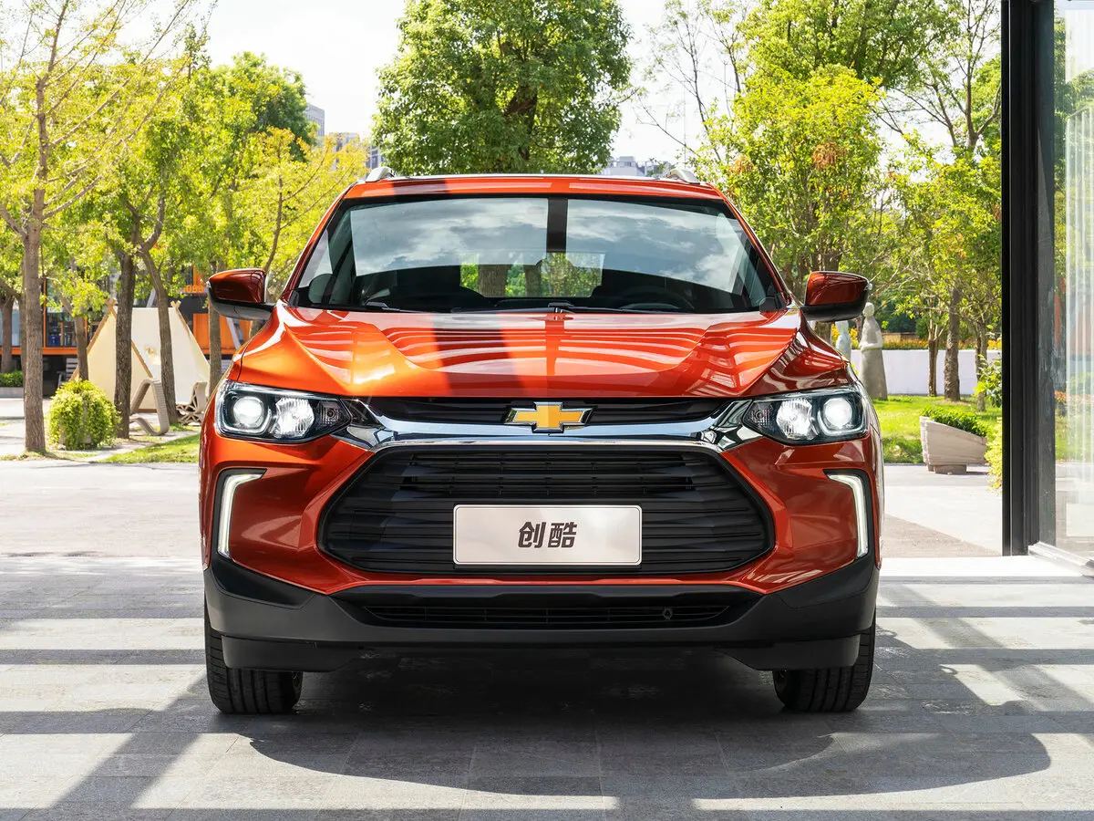 Chevrolet Tracker IV Внедорожник 5 дв. — photo 3