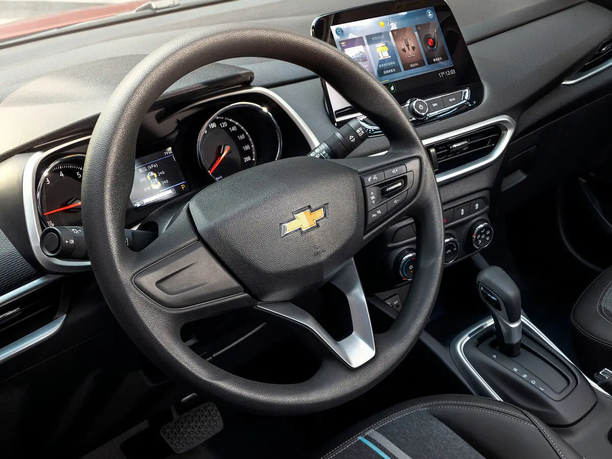 Chevrolet Tracker IV Внедорожник 5 дв. — photo 9
