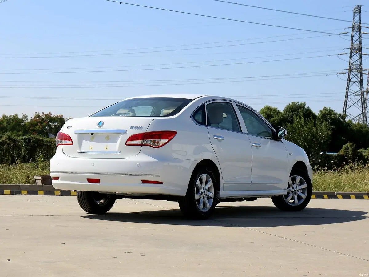 Dongfeng E11K 2018 – 2021 Седан — 照片 3