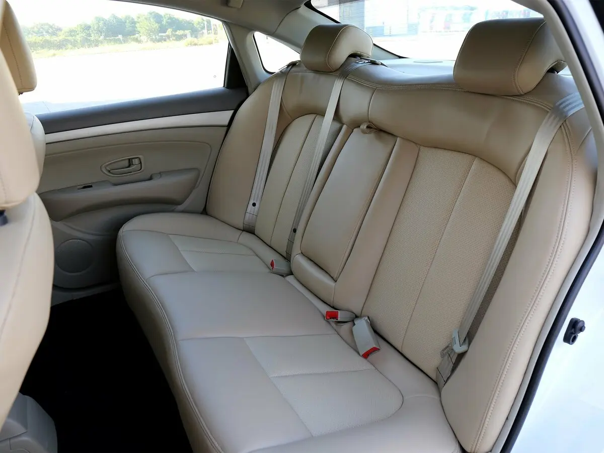 Dongfeng E11K 2018 – 2021 Седан — 照片 8