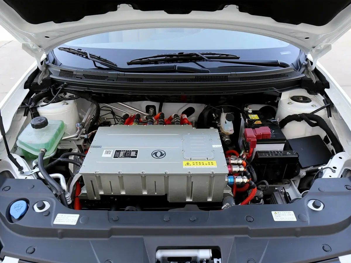 Dongfeng E11K 2018 – 2021 Седан — 照片 9