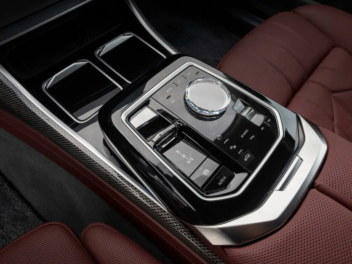 BMW 7 серии VII (G70) Седан — сүрөт 13