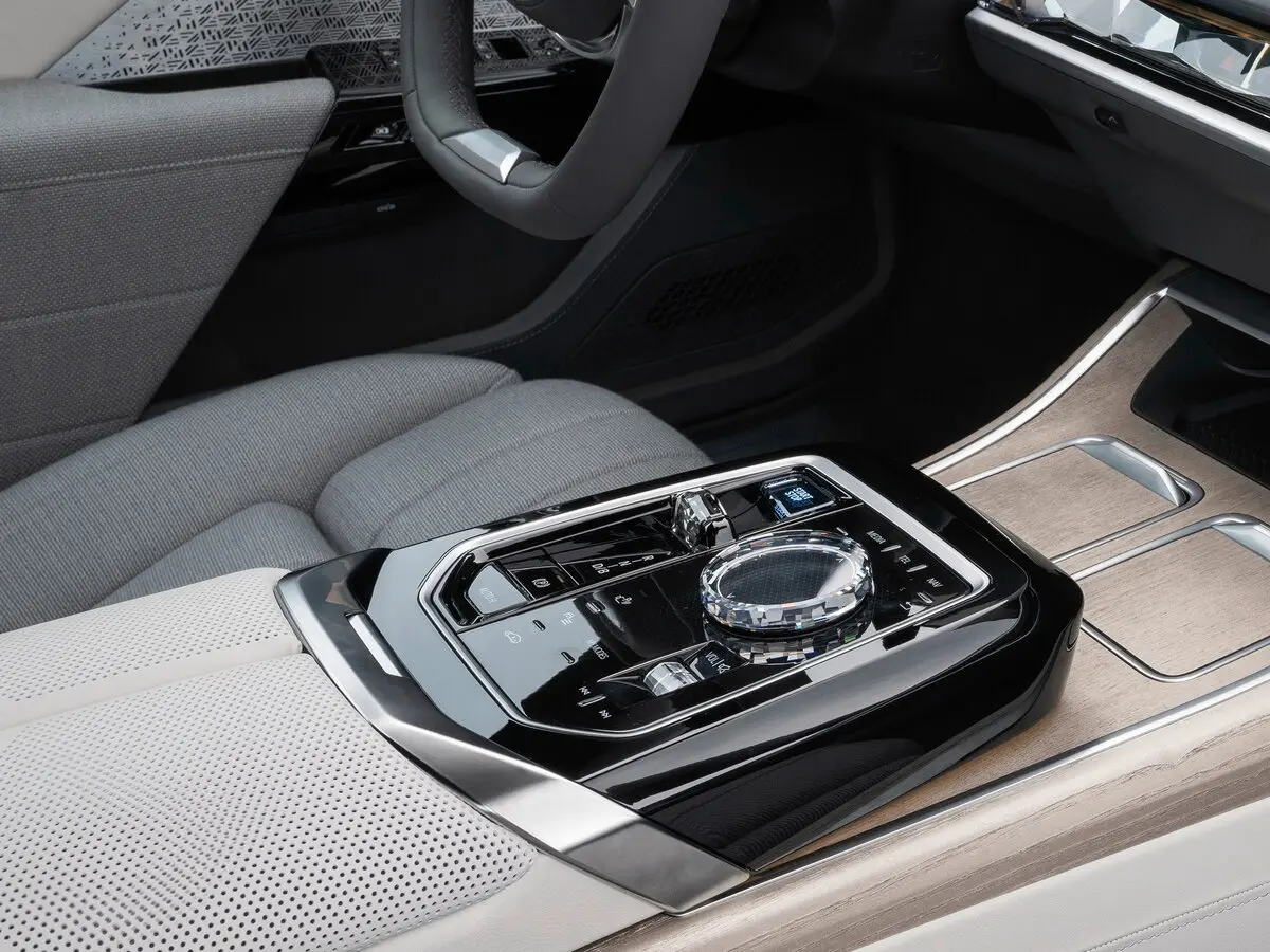 BMW i7 I (G70) Седан — сүрөт 10