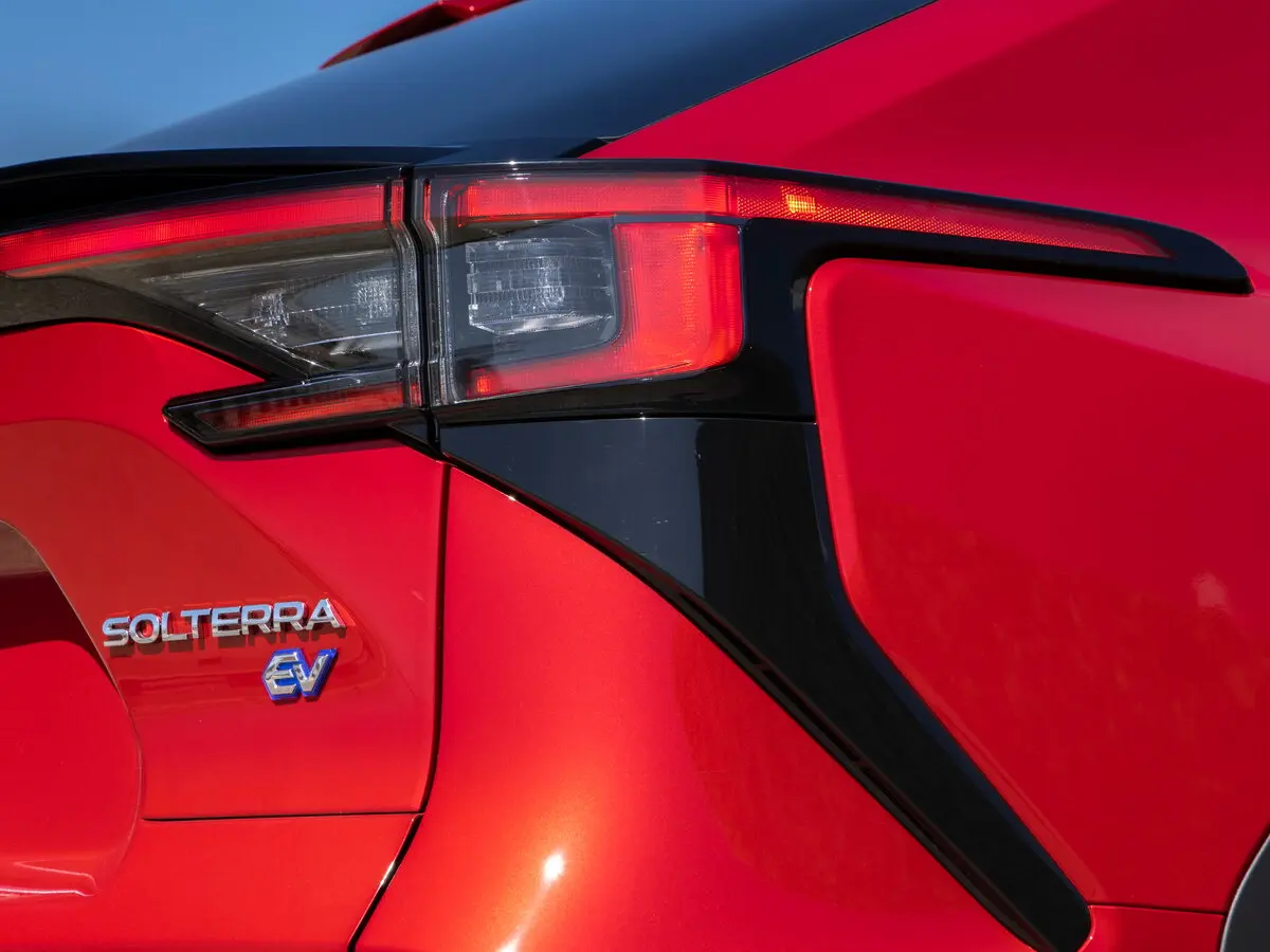 Subaru Solterra 2022 – 2025 Внедорожник 5 дв. — photo 14
