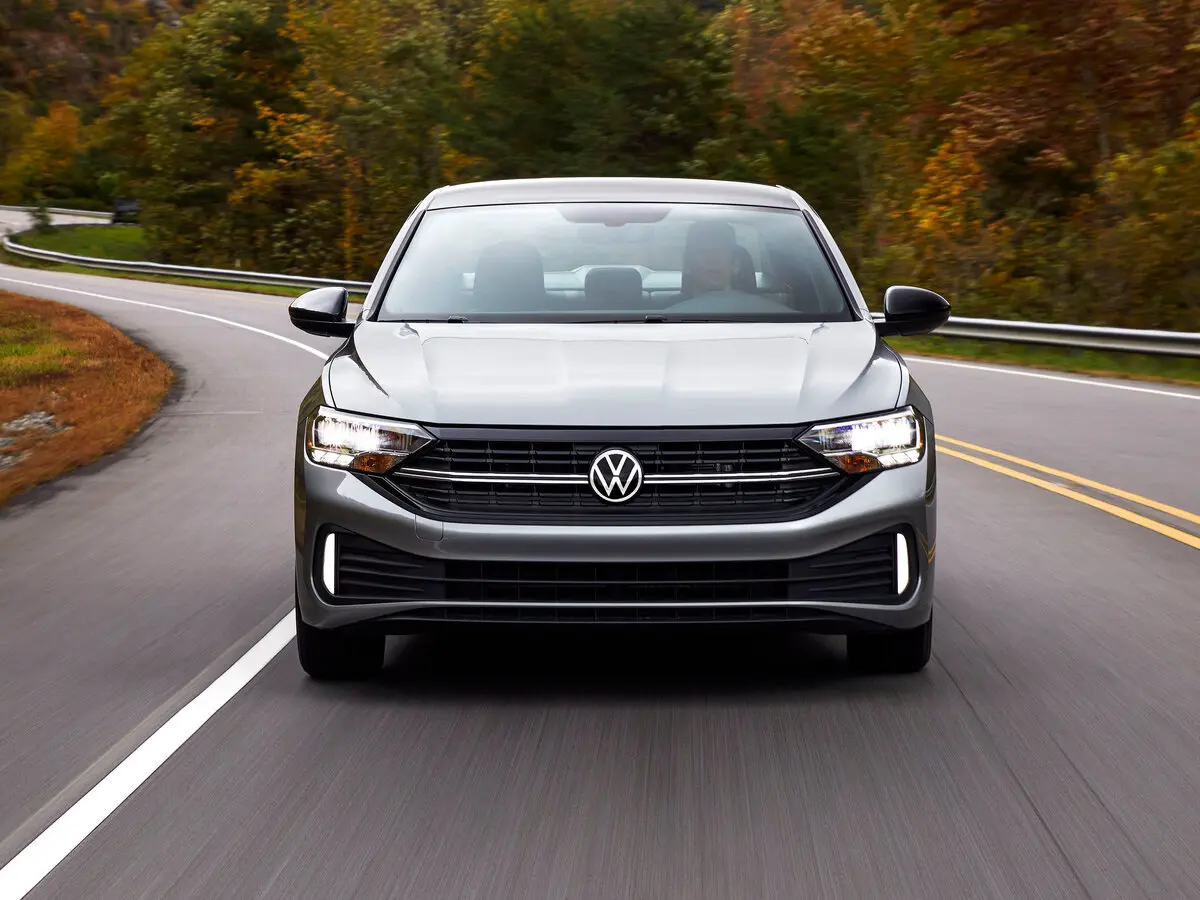 Volkswagen Jetta VII Рестайлинг Седан — фото 3