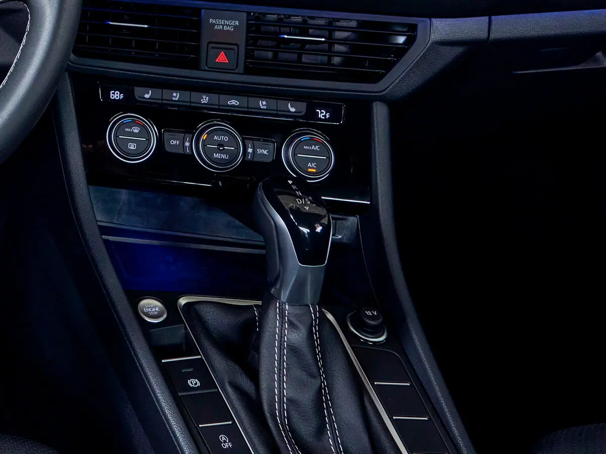 Volkswagen Jetta VII Рестайлинг Седан — фото 12