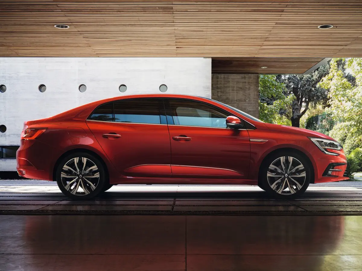 Renault Megane IV Рестайлинг Седан — 照片 2