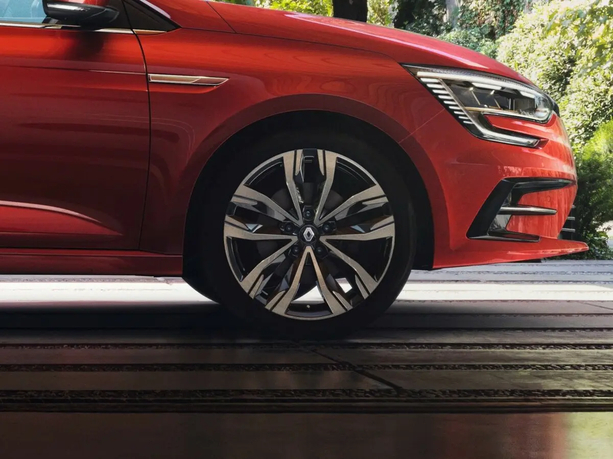 Renault Megane IV Рестайлинг Седан — 照片 9