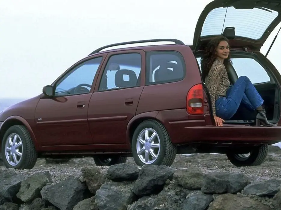 Opel Corsa B Универсал 5 дв. — photo 3