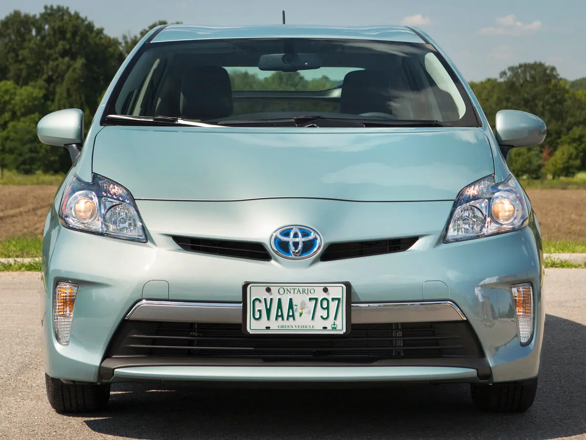 Toyota Prius III Рестайлинг (XW30) Лифтбек PHV — фото 3