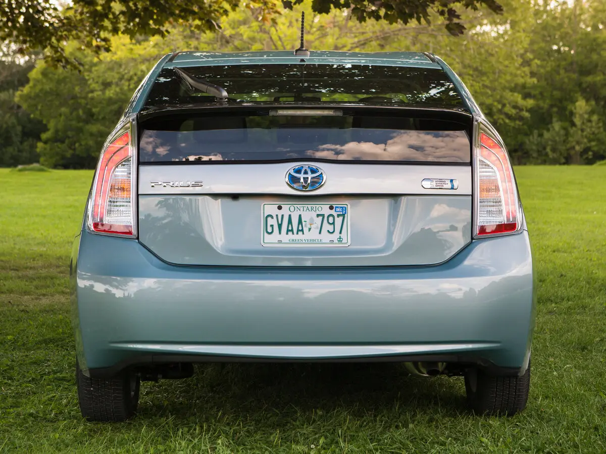 Toyota Prius III Рестайлинг (XW30) Лифтбек PHV — фото 4